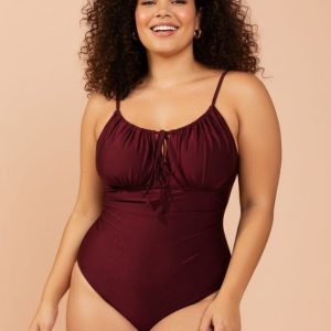 traje de baño entero color vinotinto